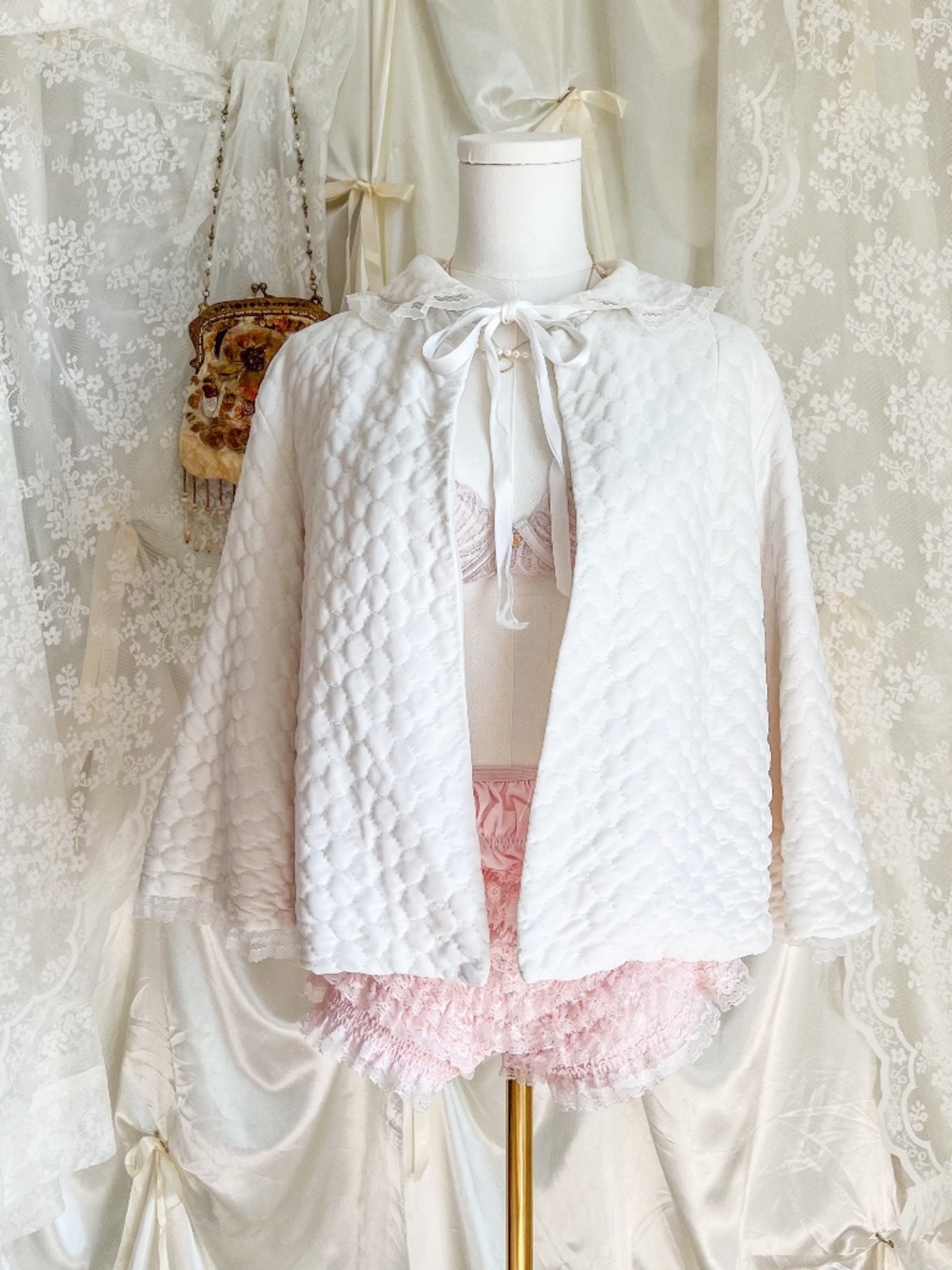 Vintage Carousel Fashions White Quilted Capelet Jacket